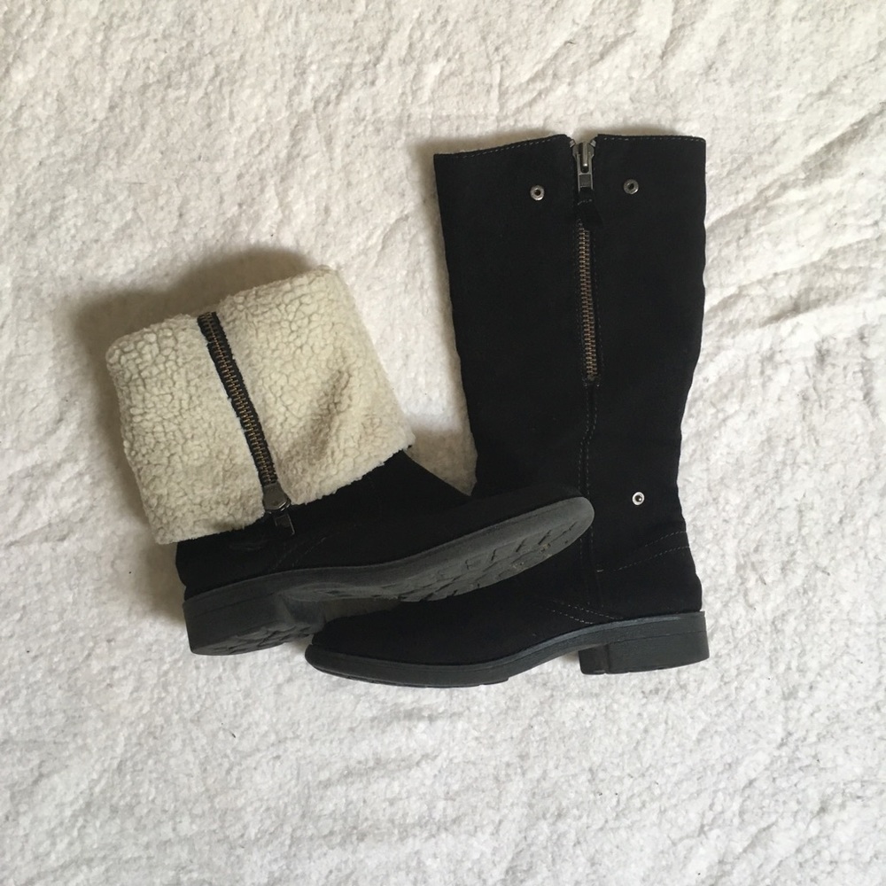 Reversible black fur button snap zipper boots